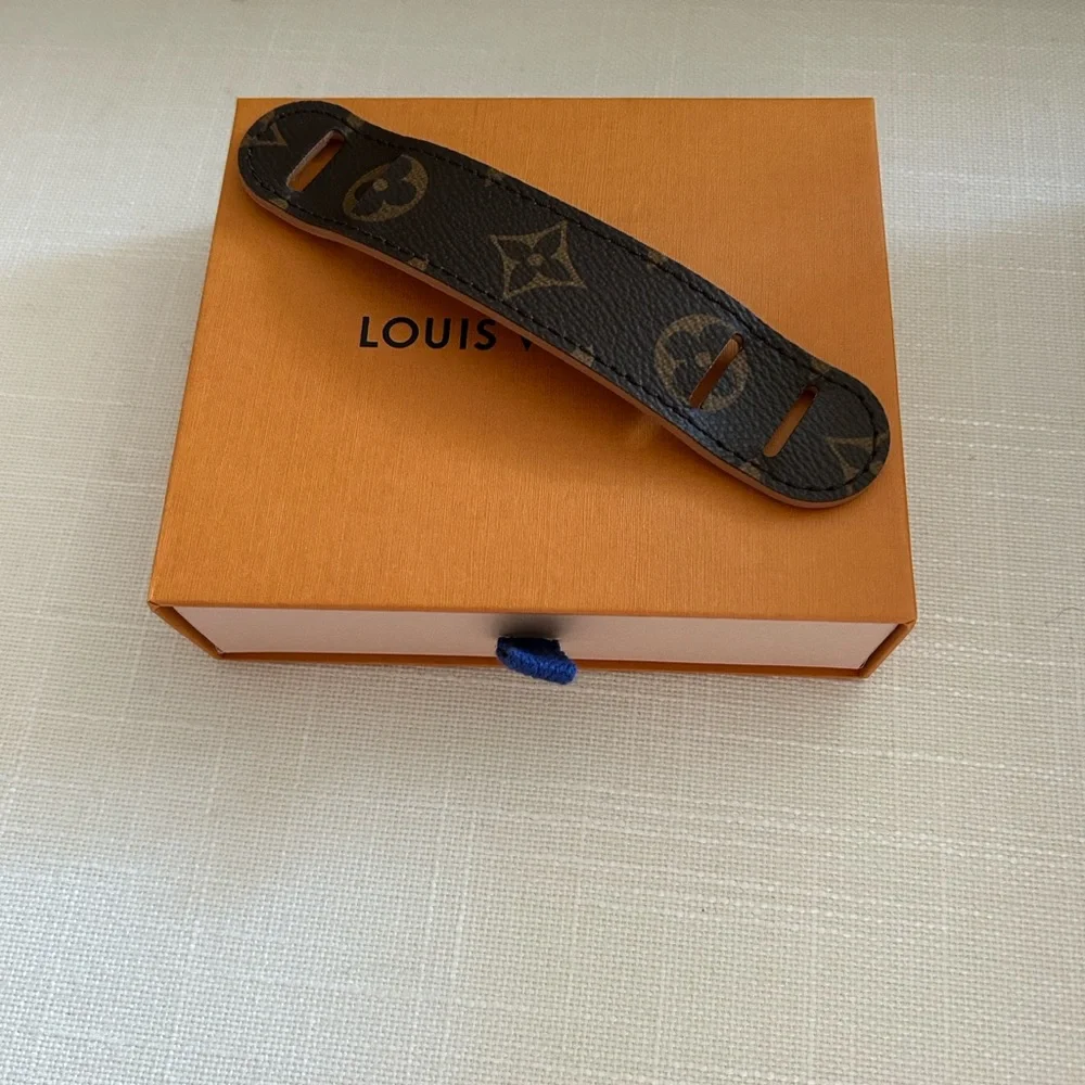 NEW Louis Vuitton Monogram Strap Shoulder “Pad” - Picture 7 of 10